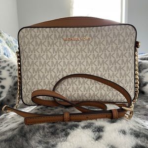 Michael Kors cross body purse